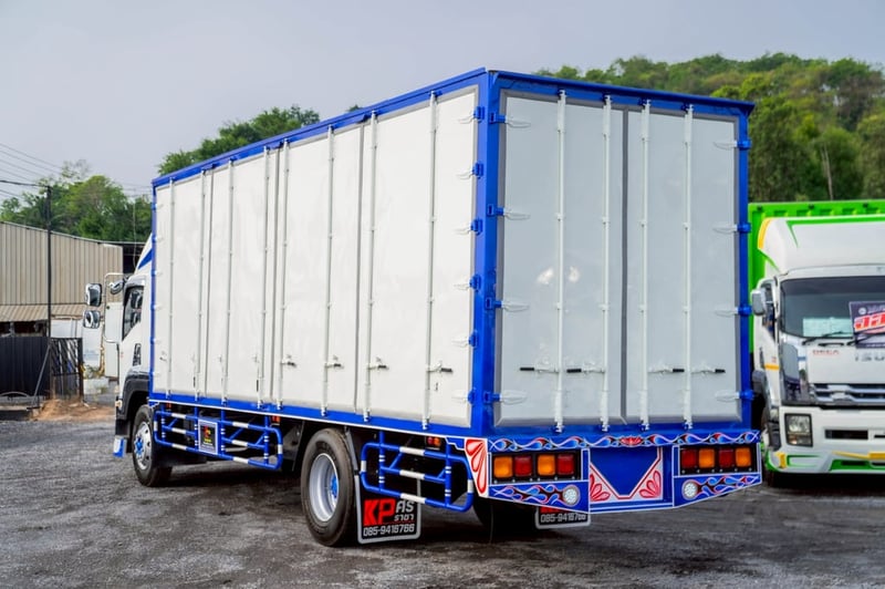 ISUZU FTR 240แรงม้า รถบรรทุก 6ล้อ ตู้แห้ง ปี2011