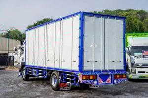 ISUZU FTR 240แรงม้า รถบรรทุก 6ล้อ ตู้แห้ง ปี2011