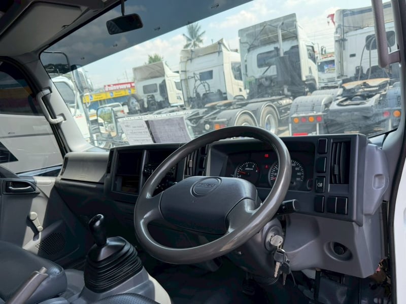 ISUZU NQR 175แรงม้า รถบรรทุก 6ล้อ สองแถว ปี2015