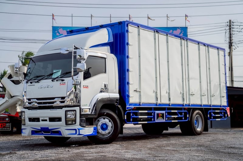 ISUZU FTR 240แรงม้า รถบรรทุก 6ล้อ ตู้แห้ง ปี2011