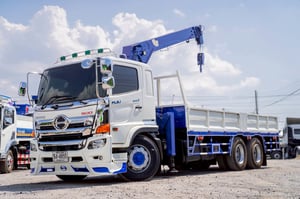 HINO FL 260แรงม้า รถบรรทุก 10ล้อ กระบะเหล็กติดเครน ปี2018 เลขไมล์ 256,862 กม.