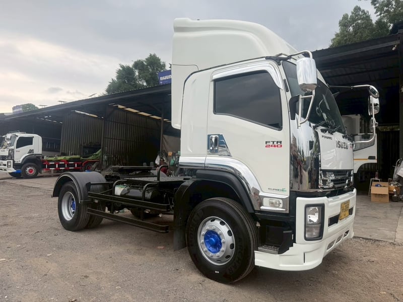 ISUZU FTR 240แรงม้า รถบรรทุก 6ล้อ หัวลาก เฉพาะหัว ปี2022 เลขไมล์ 150,053 กม.