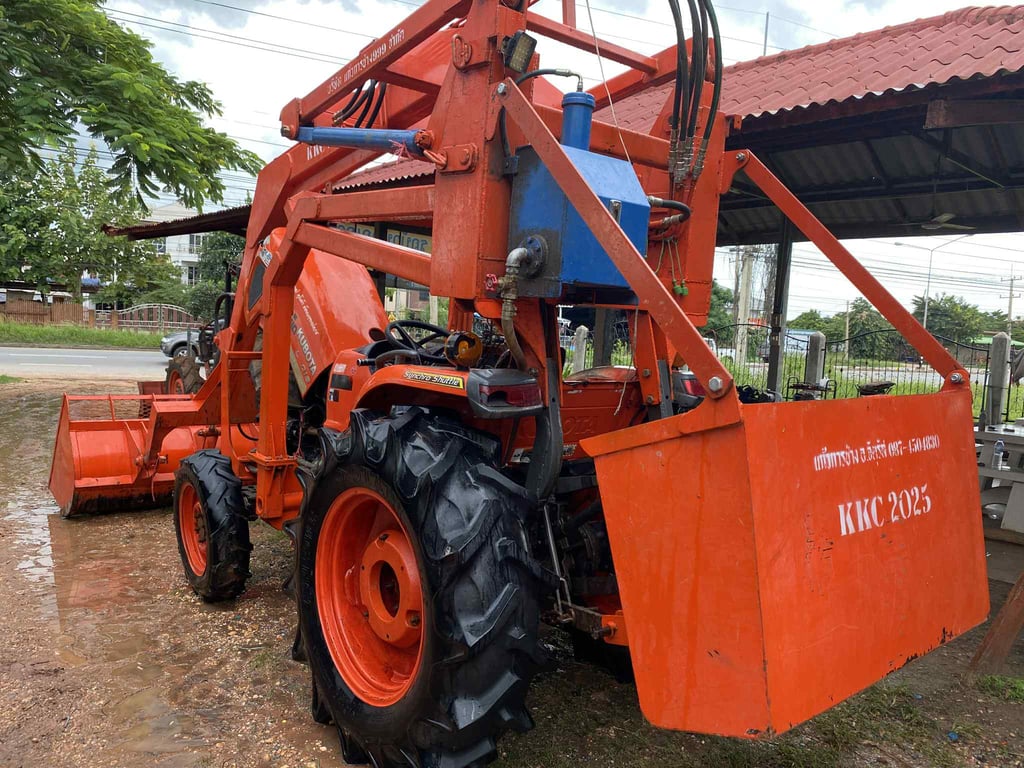KUBOTA L5018DT รถไถ 50 แรงม้า ปี 2018 พร้อมใบมีดและผานพรวน KUBOTA L5018DT รถไถ 50 แรงม้า ปี 2018 พร้อมใบมีดและผานพรวน