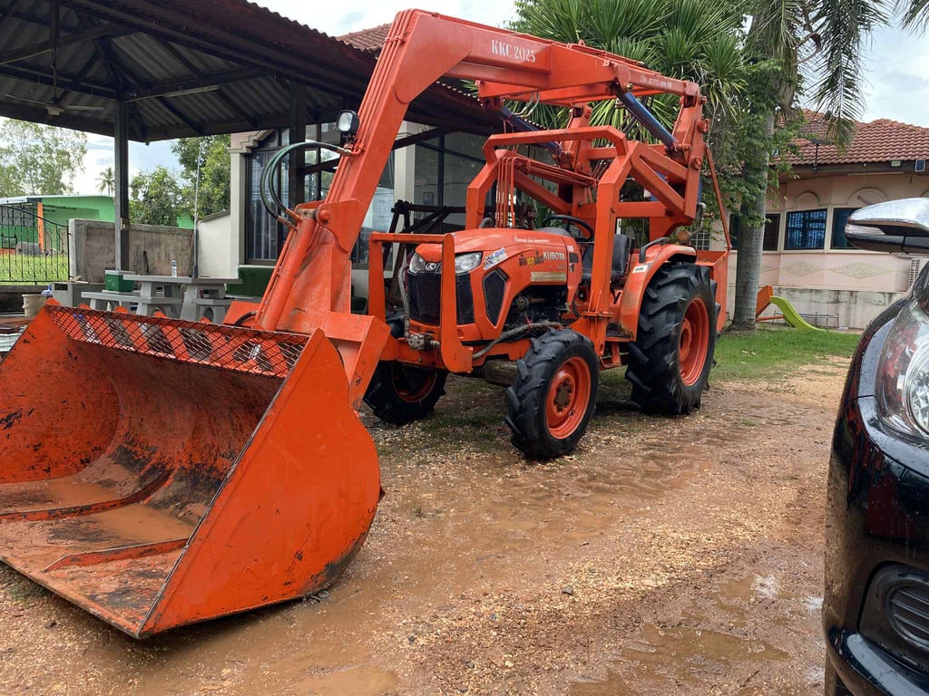 KUBOTA L5018DT รถไถ 50 แรงม้า ปี 2018 พร้อมใบมีดและผานพรวน KUBOTA L5018DT รถไถ 50 แรงม้า ปี 2018 พร้อมใบมีดและผานพรวน