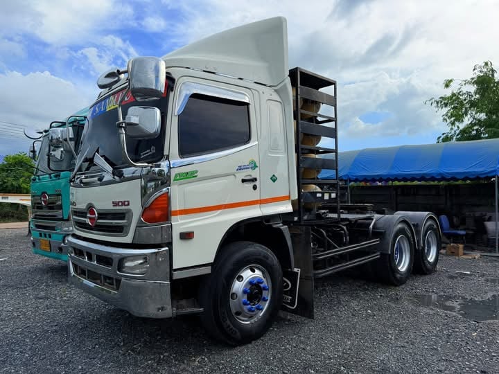 สิบล้อหัวลาก HINO 360 ก๊าซโรงงานปี55 พร้อมใช้มีระบบPTO ยางเต็ม สิบล้อหัวลาก HINO 360 ก๊าซโรงงานปี55 พร้อมใช้มีระบบPTO ยางเต็ม