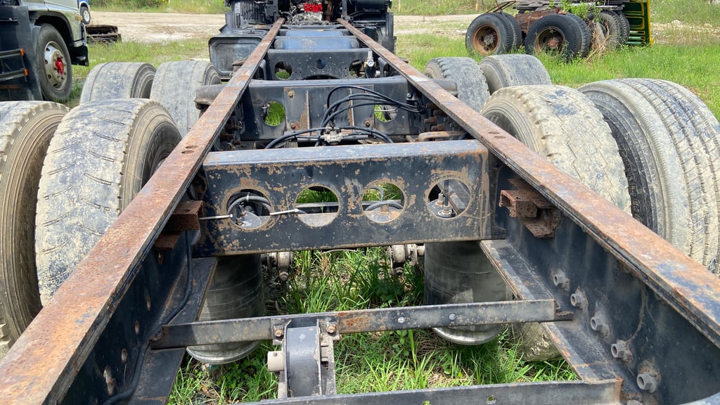 สิบล้อเพลาเดียวยาว7.50เมตร เครื่องน้ำมันแท้JO8C ล้อยกได้ถุงลม สิบล้อเพลาเดียวยาว7.50เมตร เครื่องน้ำมันแท้JO8C ล้อยกได้ถุงลม