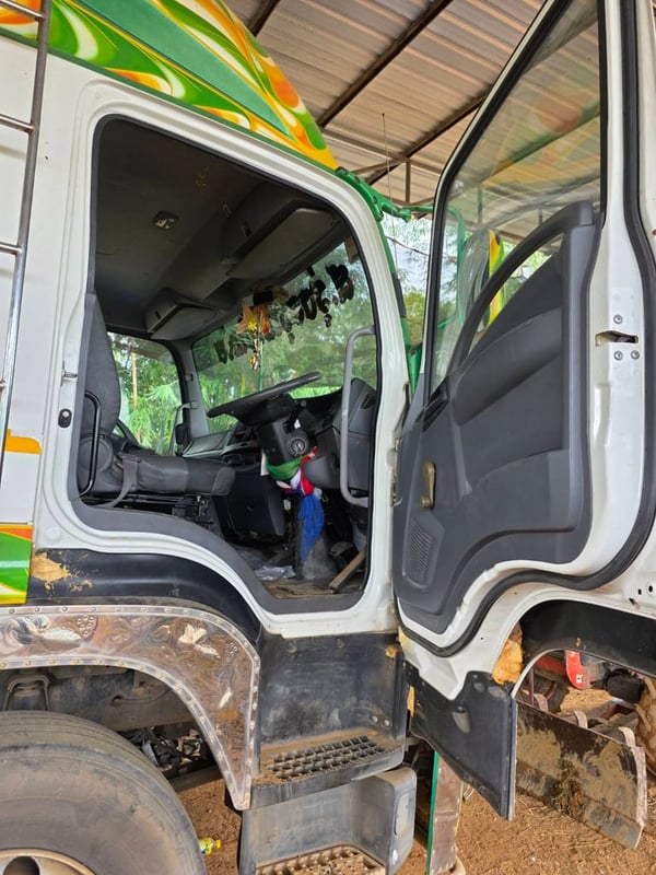 ISUZU FVM 240แรงม้า รถบรรทุก 10ล้อ กระบะคอกสูง ปี2014  ติดต่อคุณกล้วย โทร 089-8456025