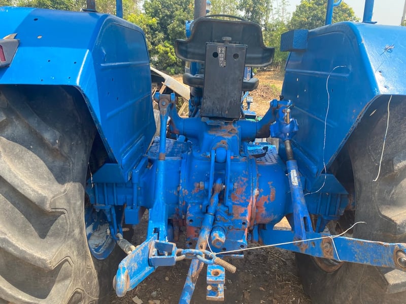 รถไถฟอร์ดรุ่น 5007 เจ็ด ที่ห้า