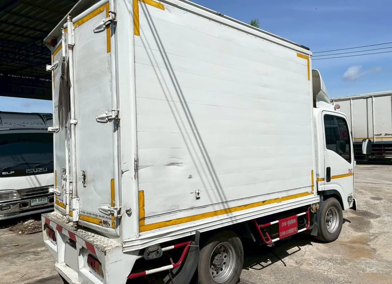 ISUZU NLR 130แรงม้า รถบรรทุก 4ล้อ ตู้แห้ง ปี2013 ISUZU NLR 130แรงม้า รถบรรทุก 4ล้อ ตู้แห้ง ปี2013
