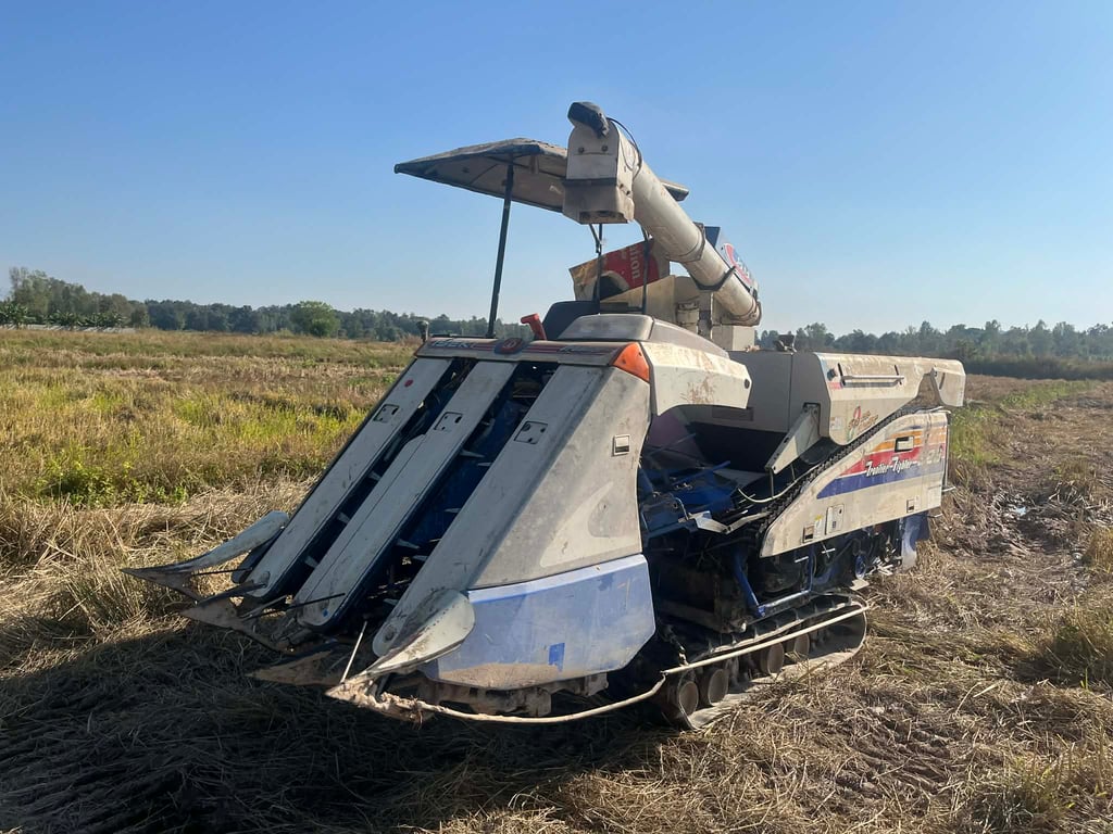 รถเกี่ยวข้าว อิเชกิ 323 