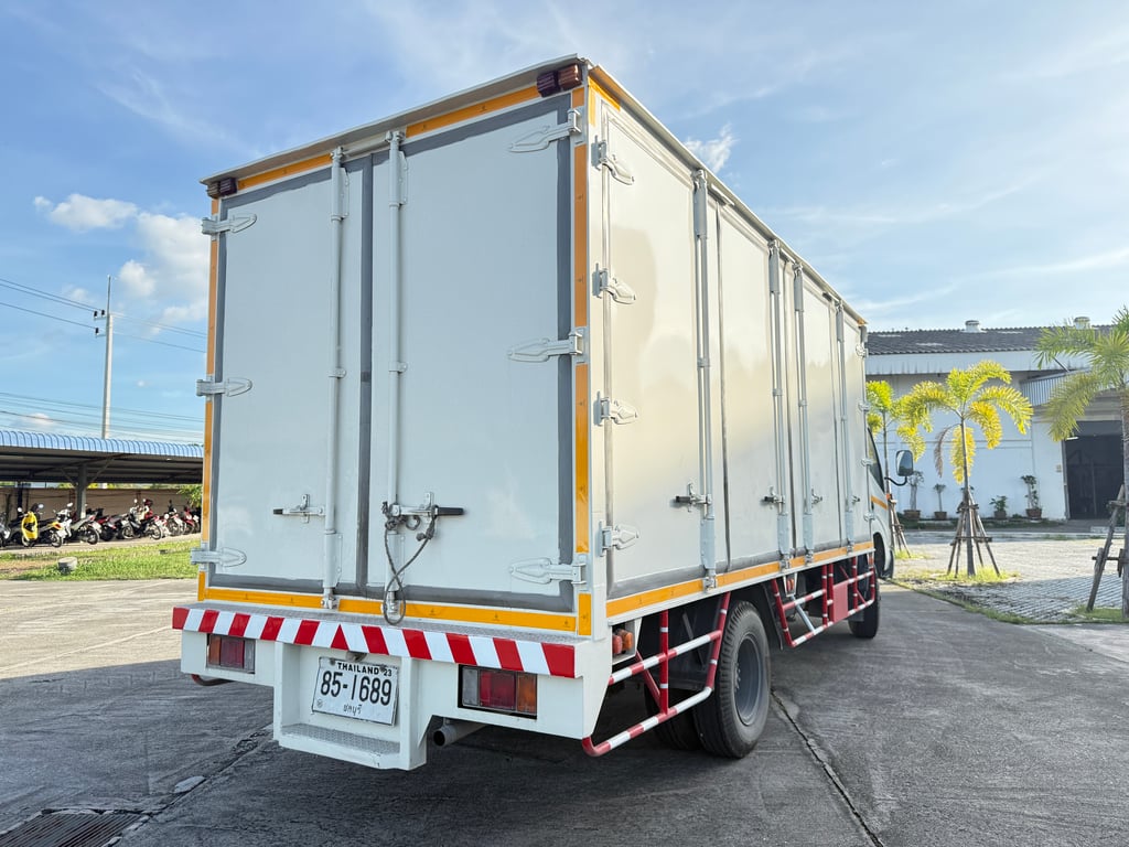 HINO XZU 136แรงม้า รถบรรทุก 6ล้อ ตู้แห้ง ปี2011 เลขไมล์ 190,000 กม. HINO XZU 136แรงม้า รถบรรทุก 6ล้อ ตู้แห้ง ปี2011 เลขไมล์ 190,000 กม.