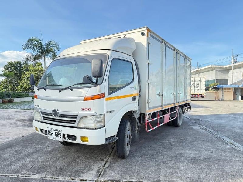 HINO XZU 136แรงม้า รถบรรทุก 6ล้อ ตู้แห้ง ปี2011 เลขไมล์ 190,000 กม.