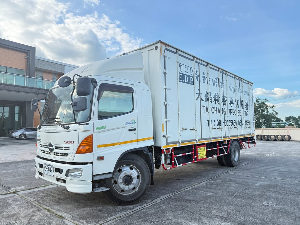 HINO FG 212แรงม้า รถบรรทุก 6ล้อ ตู้แห้ง ปี2012 เลขไมล์น้อยกว่า 100,000 กม. HINO FG 212แรงม้า รถบรรทุก 6ล้อ ตู้แห้ง ปี2012 เลขไมล์น้อยกว่า 100,000 กม.