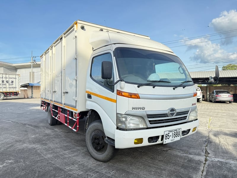HINO XZU 136แรงม้า รถบรรทุก 6ล้อ ตู้แห้ง ปี2011 เลขไมล์ 190,000 กม.