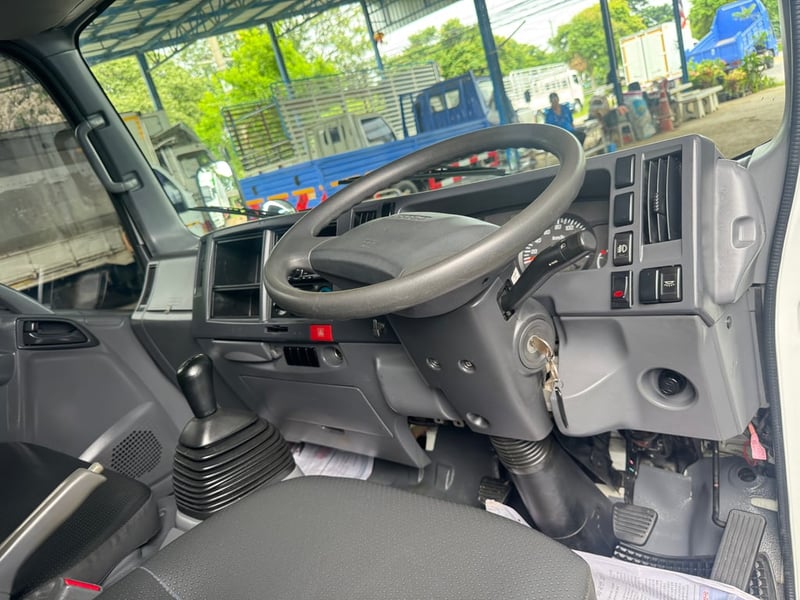 ISUZU NLR รถบรรทุก 4ล้อ ตู้แห้ง ปี2020