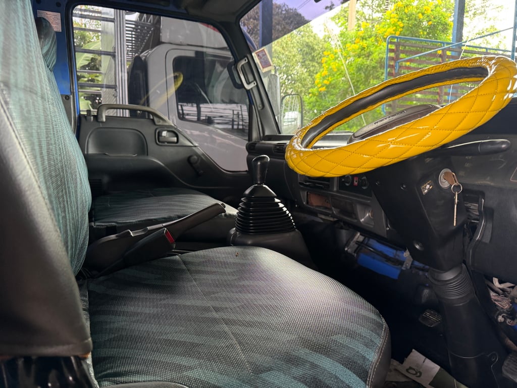 ISUZU NQR 150แรงม้า รถบรรทุก 6ล้อ กระบะคอกสูง ปี2004