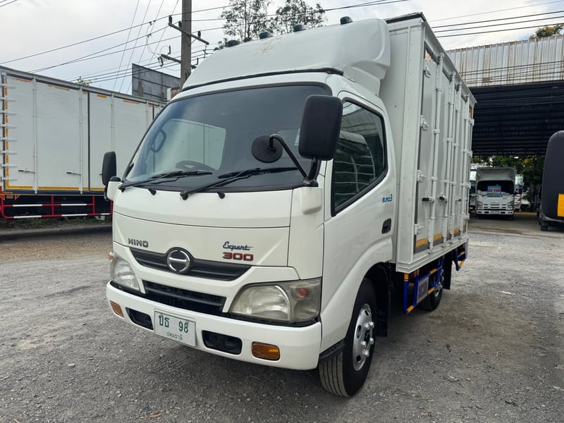 HINO XZU รถบรรทุก 4ล้อ ตู้แห้ง ปี2012