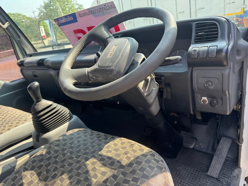 ISUZU NPR รถบรรทุก 6ล้อ กระบะเหล็ก ปี2005 ISUZU NPR รถบรรทุก 6ล้อ กระบะเหล็ก ปี2005