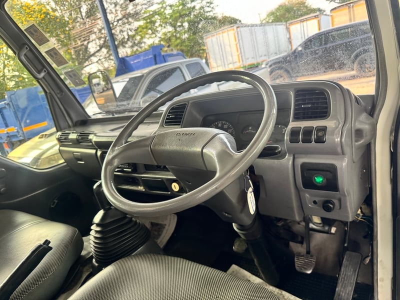 ISUZU NKR รถบรรทุก 4ล้อ กระบะเหล็ก ปี2007