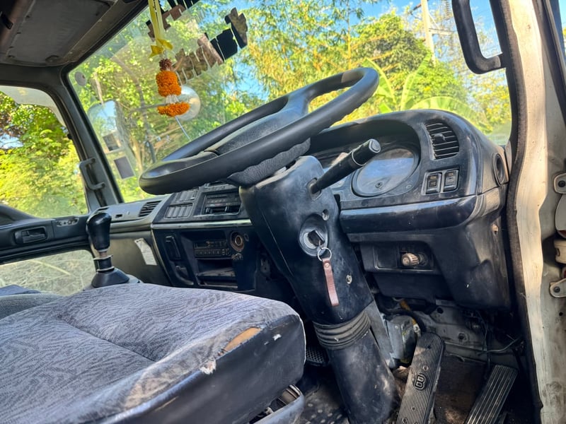 ISUZU FRR รถบรรทุก 6ล้อ กระบะคอกสูง ปี1996 ISUZU FRR รถบรรทุก 6ล้อ กระบะคอกสูง ปี1996