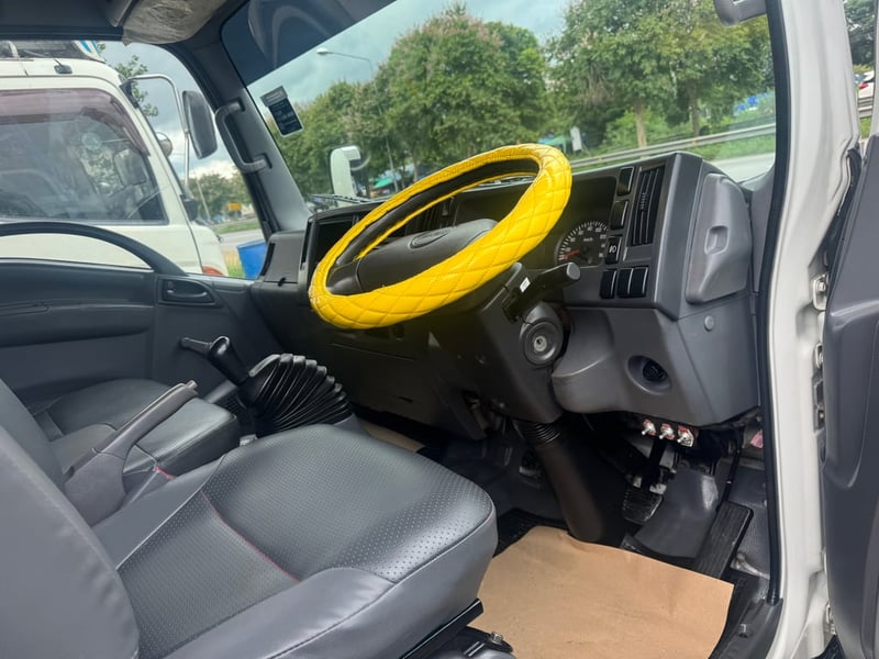 🚛 #ขายค่ะ 🚛 สี่ล้อไม่ติดเวลา ISUZU NLR เครื่อง 4JJ1 130 แรงม้า ปี2559 รถสวยพร้อมใช้   เครื่องเกียร์ดี ตู้บรรทุกสองบานยาว 3.00 ม.  ราคา  495,000 บาท มีไฟแนนซ์รองรับค่ะ  