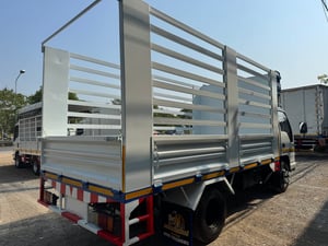 ISUZU NPR รถบรรทุก 6ล้อ กระบะเหล็ก ปี2005 ISUZU NPR รถบรรทุก 6ล้อ กระบะเหล็ก ปี2005