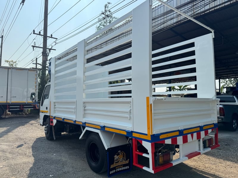 ISUZU NPR รถบรรทุก 6ล้อ กระบะเหล็ก ปี2005 ISUZU NPR รถบรรทุก 6ล้อ กระบะเหล็ก ปี2005