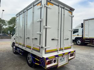 HINO XZU รถบรรทุก 4ล้อ ตู้แห้ง ปี2012