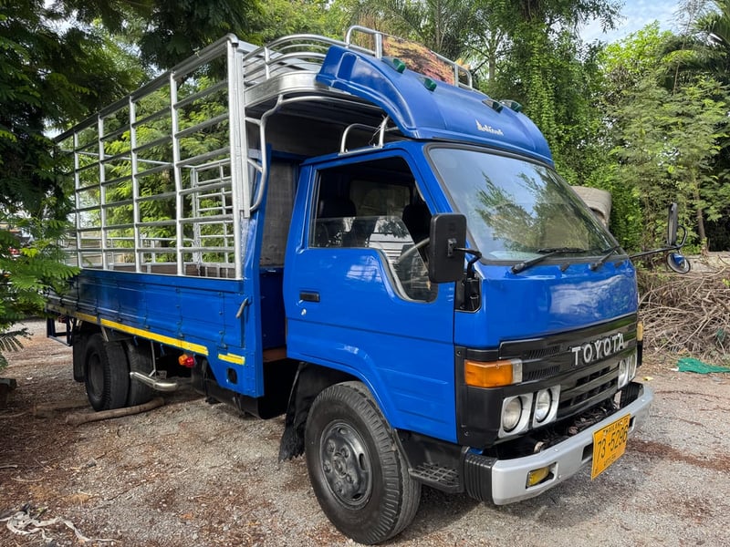 ขายรถบรรทุกหกล้อ TOYOTA 115 แรง