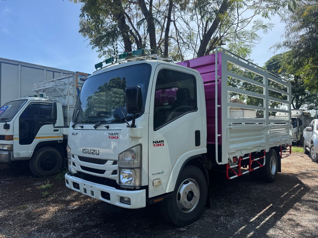 🔥 รถบรรทุกหกล้อ ISUZU NMR พร้อมลุย 🔥 ✅ เครื่องยนต์ 4JJ1   130 แรงม้า ✅ ปีจดทะเบียน 2559  ✅ เครื่อง–เกียร์แน่น-แอร์เย็น ✅ กระบะบรรทุกสแตลเลส ยาว 4.30 ม. กว้าง 2.00ม. สูง 1.60 ม. ✅ รถสวย สภาพพร้อมใช้งานทันที  💰 ราคาเพียง 550,000 บาท 👉 เงินสดต่อรองได้ 👉 มีไฟแนนซ์รองรับ  