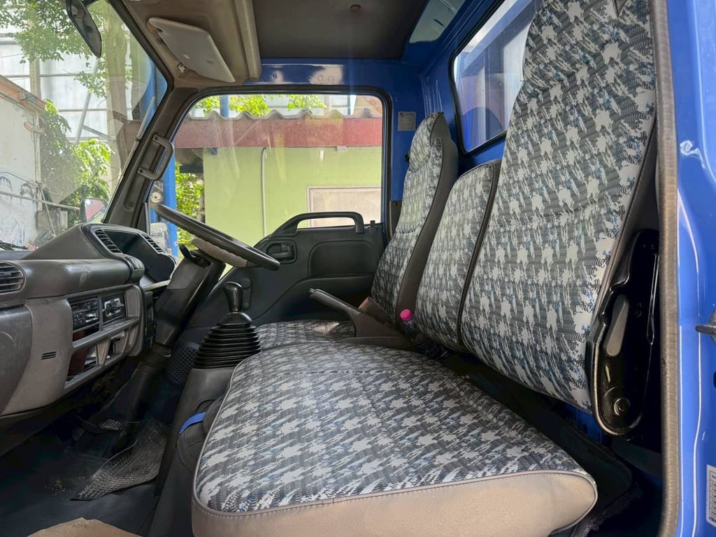 ISUZU NKR รถบรรทุก 6ล้อ กระบะคอกสูง ปี2004 ISUZU NKR รถบรรทุก 6ล้อ กระบะคอกสูง ปี2004