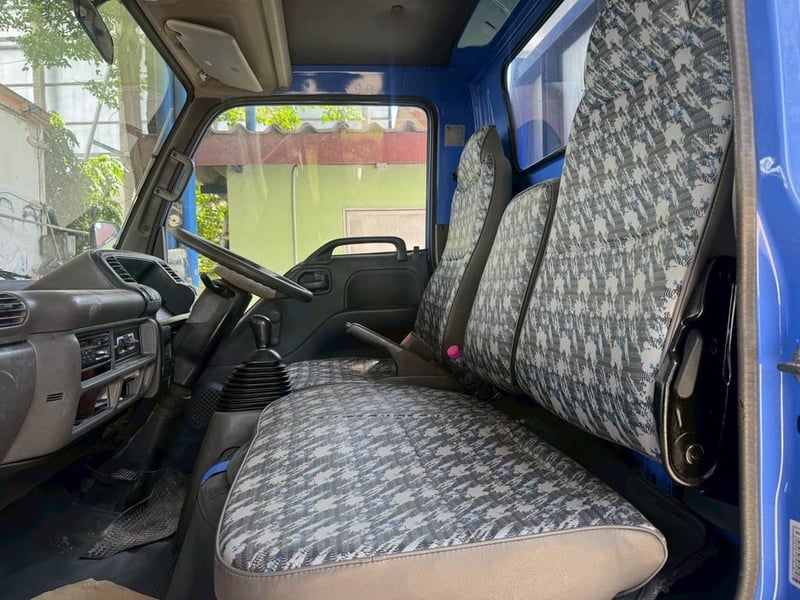 ISUZU NKR รถบรรทุก 6ล้อ กระบะคอกสูง ปี2004