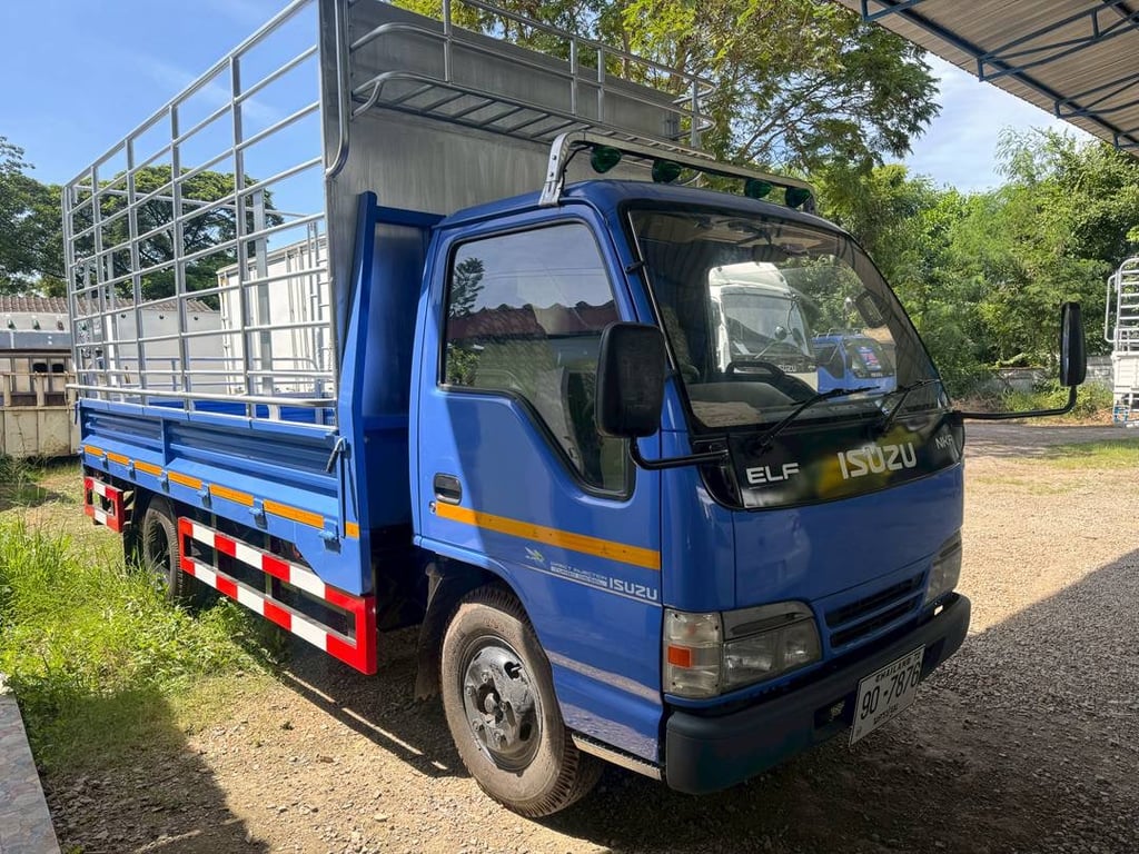 ISUZU NKR รถบรรทุก 6ล้อ กระบะคอกสูง ปี2004 ISUZU NKR รถบรรทุก 6ล้อ กระบะคอกสูง ปี2004