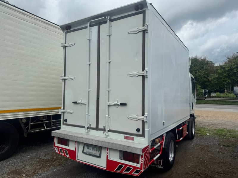 🚛 #ขายค่ะ 🚛 สี่ล้อไม่ติดเวลา ISUZU NLR เครื่อง 4JJ1 130 แรงม้า ปี2559 รถสวยพร้อมใช้   เครื่องเกียร์ดี ตู้บรรทุกสองบานยาว 3.00 ม.  ราคา  495,000 บาท มีไฟแนนซ์รองรับค่ะ  