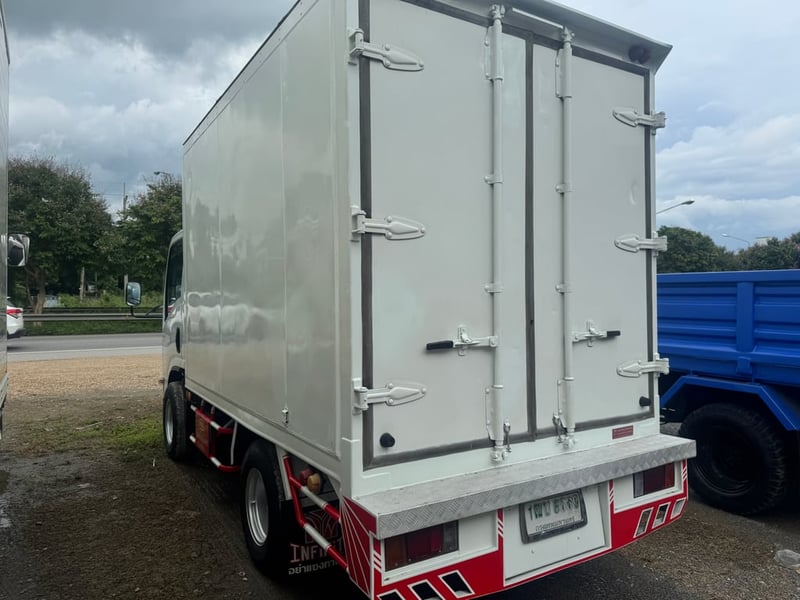 🚛 #ขายค่ะ 🚛 สี่ล้อไม่ติดเวลา ISUZU NLR เครื่อง 4JJ1 130 แรงม้า ปี2559 รถสวยพร้อมใช้   เครื่องเกียร์ดี ตู้บรรทุกสองบานยาว 3.00 ม.  ราคา  495,000 บาท มีไฟแนนซ์รองรับค่ะ  