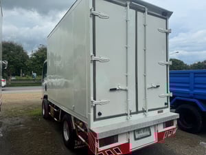 🚛 #ขายค่ะ 🚛 สี่ล้อไม่ติดเวลา ISUZU NLR เครื่อง 4JJ1 130 แรงม้า ปี2559 รถสวยพร้อมใช้   เครื่องเกียร์ดี ตู้บรรทุกสองบานยาว 3.00 ม.  ราคา  495,000 บาท มีไฟแนนซ์รองรับค่ะ  