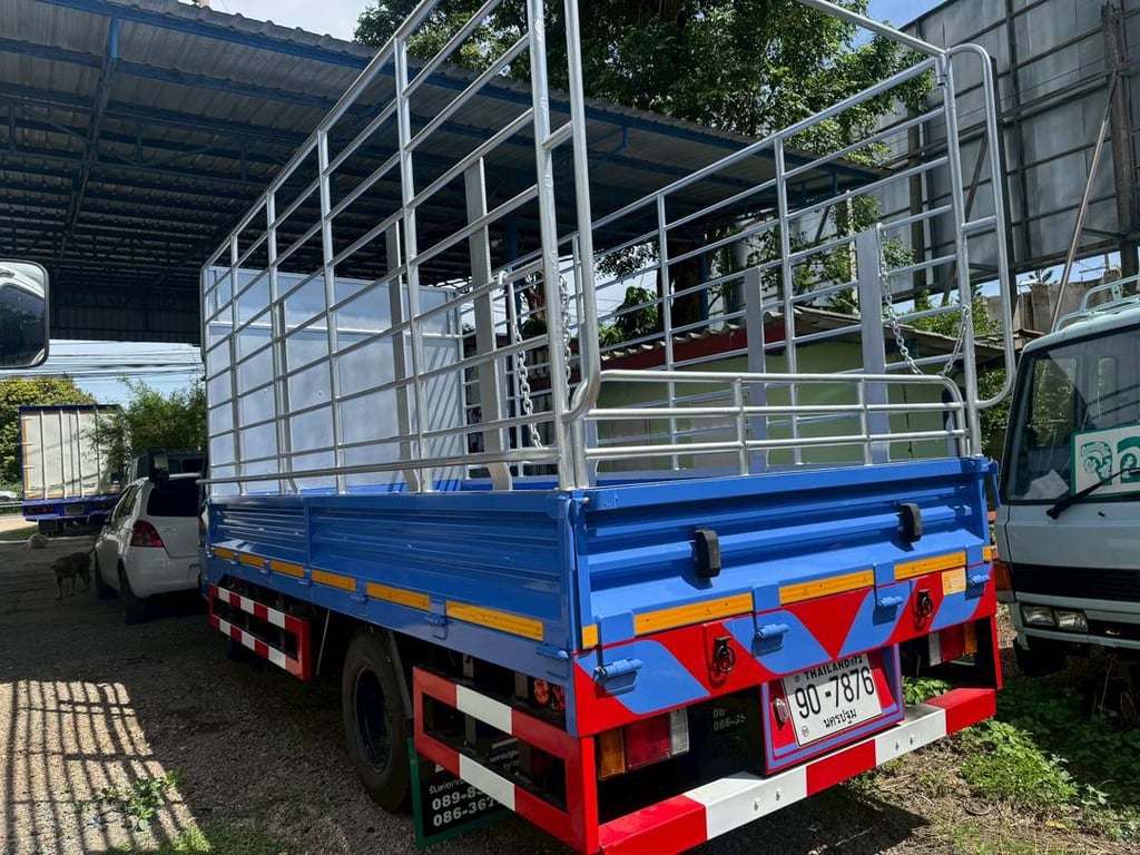 ISUZU NKR รถบรรทุก 6ล้อ กระบะคอกสูง ปี2004 ISUZU NKR รถบรรทุก 6ล้อ กระบะคอกสูง ปี2004