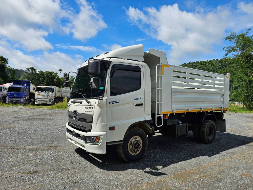 HINO FC 210แรงม้า รถบรรทุก 6ล้อ ดั้มพ์ ปี2022 เลขไมล์ 110,000 กม. HINO FC 210แรงม้า รถบรรทุก 6ล้อ ดั้มพ์ ปี2022 เลขไมล์ 110,000 กม.