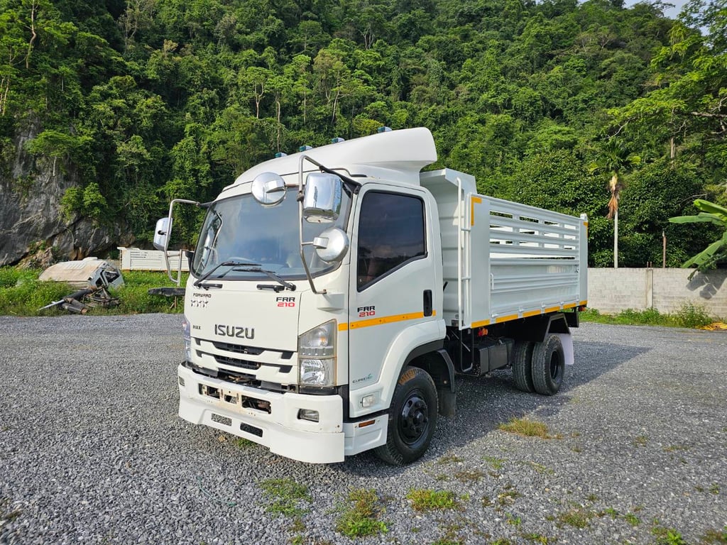 ISUZU FRR 210แรงม้า รถบรรทุก 6ล้อ ดั้มพ์ ปี2022 เลขไมล์น้อยกว่า 100,000 กม. ISUZU FRR 210แรงม้า รถบรรทุก 6ล้อ ดั้มพ์ ปี2022 เลขไมล์น้อยกว่า 100,000 กม.