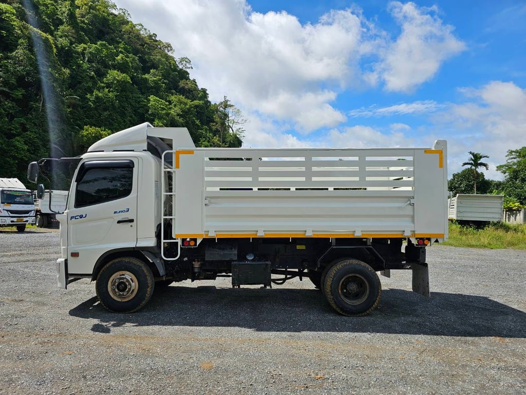 HINO FC 210แรงม้า รถบรรทุก 6ล้อ ดั้มพ์ ปี2022 เลขไมล์ 110,000 กม. HINO FC 210แรงม้า รถบรรทุก 6ล้อ ดั้มพ์ ปี2022 เลขไมล์ 110,000 กม.