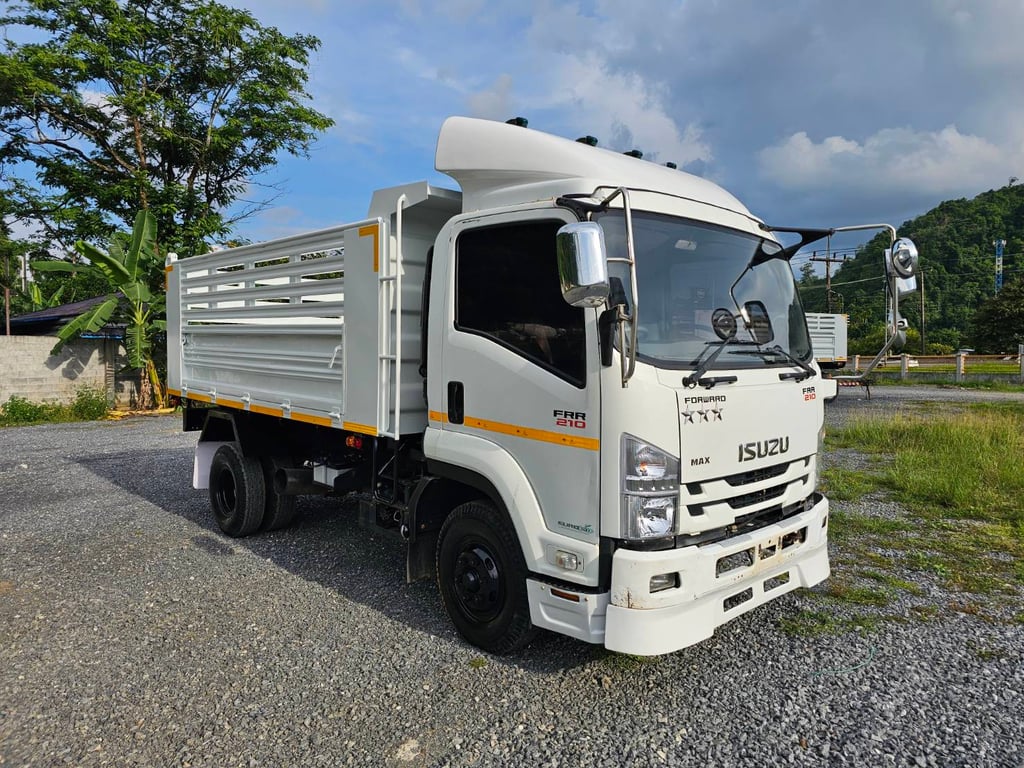 ISUZU FRR 210แรงม้า รถบรรทุก 6ล้อ ดั้มพ์ ปี2022 เลขไมล์น้อยกว่า 100,000 กม. ISUZU FRR 210แรงม้า รถบรรทุก 6ล้อ ดั้มพ์ ปี2022 เลขไมล์น้อยกว่า 100,000 กม.