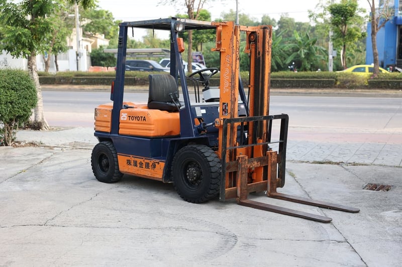 TOYOTA รุ่น5 5FD25 รุ่น5 2.5 ตัน
