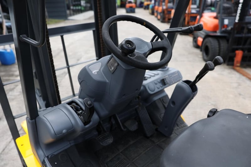 รถฟอร์คลิฟท์  komatsu FG20C-17 ขนาด 2 ตัน มือสองจากญี่ปุ่น 