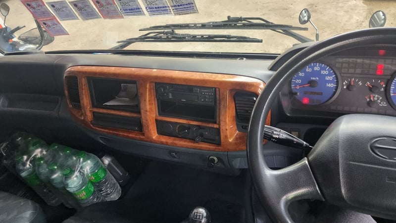 ขาย!! เจ้าของขายเอง คุยราคาได้ หกล้อ HINO ทนแรง เม็กก้า150 แรงม้า ปี 46 ตู้ ยาว 5.60 เมตร