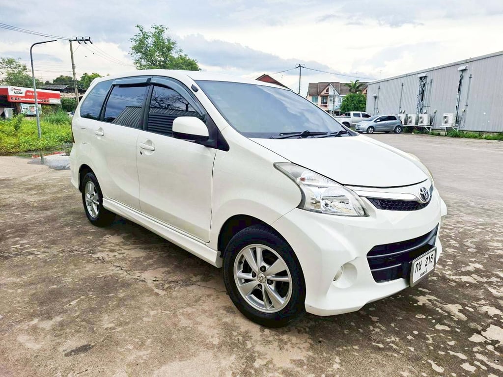 ขออนุญาตขายรถใช้เองตั้งแต่ป้ายแดง จะไปเล่นรถไฟฟ้าแล้ว  avanza 1.5s ปี13 มือเดียวป้ายแดง 