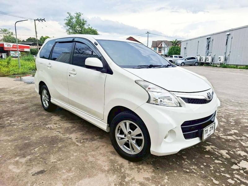 ขออนุญาตขายรถใช้เองตั้งแต่ป้ายแดง จะไปเล่นรถไฟฟ้าแล้ว  avanza 1.5s ปี13 มือเดียวป้ายแดง 