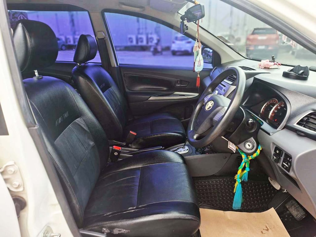 ขออนุญาตขายรถใช้เองตั้งแต่ป้ายแดง จะไปเล่นรถไฟฟ้าแล้ว  avanza 1.5s ปี13 มือเดียวป้ายแดง 