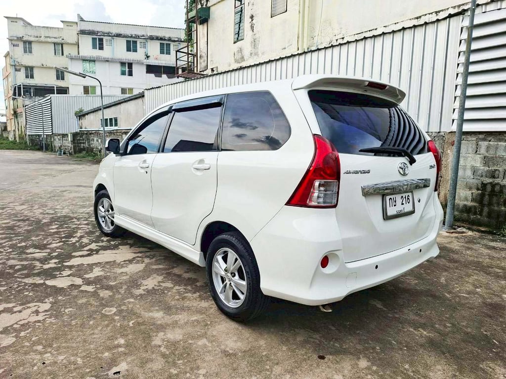 ขออนุญาตขายรถใช้เองตั้งแต่ป้ายแดง จะไปเล่นรถไฟฟ้าแล้ว  avanza 1.5s ปี13 มือเดียวป้ายแดง 