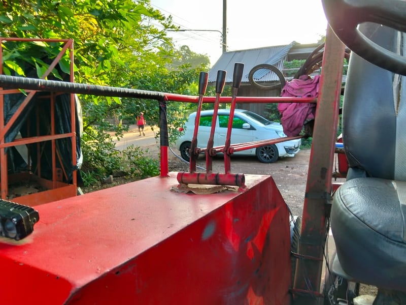 ขายรถคีบอ้อยไทยประดิษฐ์