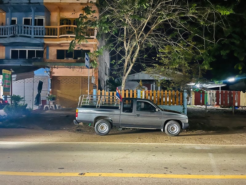 ขายรถนิสสันฝาแดง